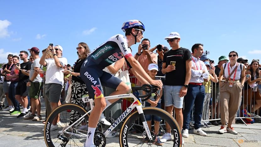 Italian Pellizzari powers to Vuelta stage 17 win