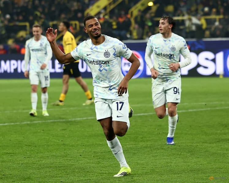 Inter Milan beat Dortmund 2-0 but both teams end up in playoffs