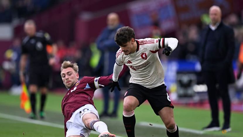 Isak's first league goal helps Liverpool to vital win at West Ham