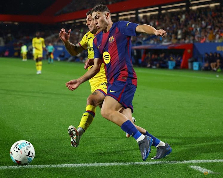Barcelona's Lopez out for three weeks with muscle injury