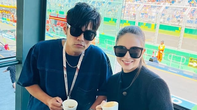 周杰伦发文庆祝出道25周年，老婆昆凌的回复笑翻网友！