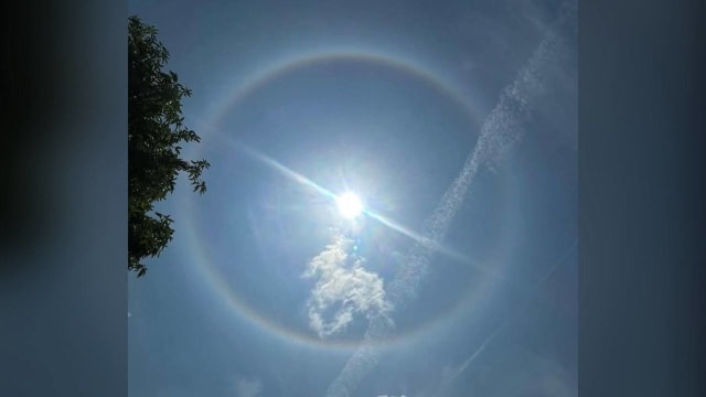 本地上空中午出现罕见日晕