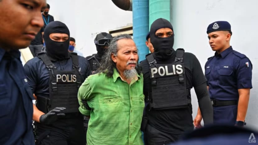 5 sekeluarga dalam kes serangan Balai Polis Ulu Tiram dihadapkan ke mahkamah 5 sekeluarga dalam kes serangan Balai Polis Ulu Tiram dihadapkan ke mahkamah