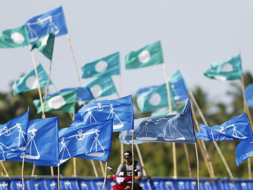 Flags of Malaysia's ruling Barisan National coalition (blue) and opposition Parti Islam SseMalaysia (PAS) (green) are seen on display in the village of Pantai Sepat in 2013, days before the general election. Photo: Reuters