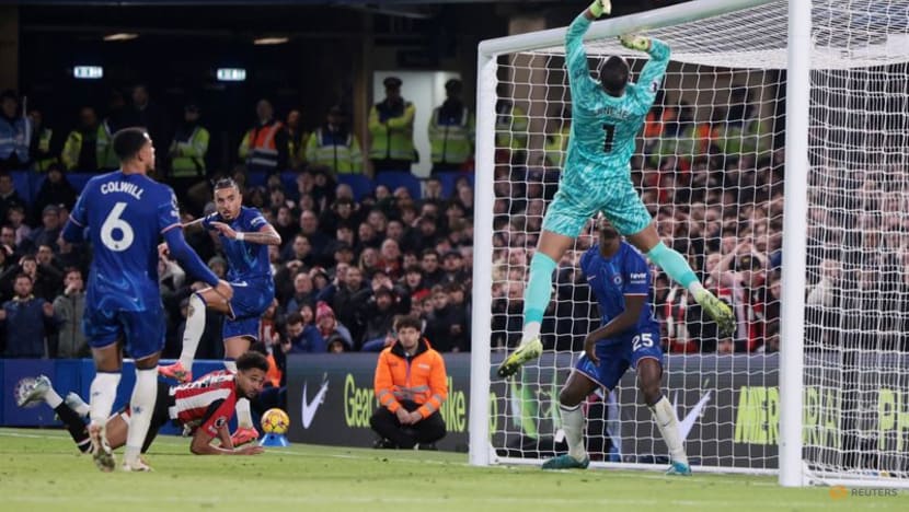Chelsea beat Brentford 2-1 to close in on Liverpool
