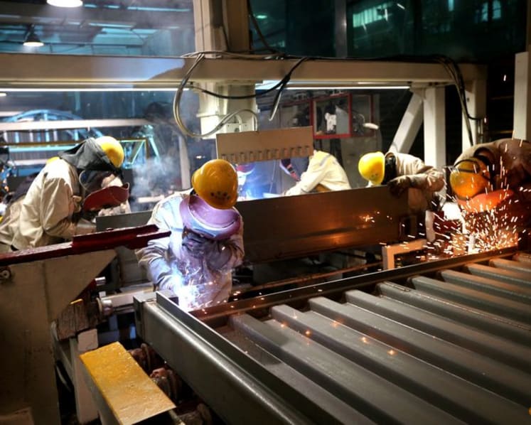 China's factory activity expected to fall as demand dwindles: Reuters poll