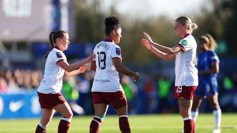Chelsea held by West Ham but stay top of WSL