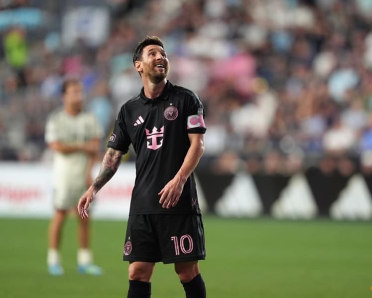 Messi scores emotional first goal since father's death
