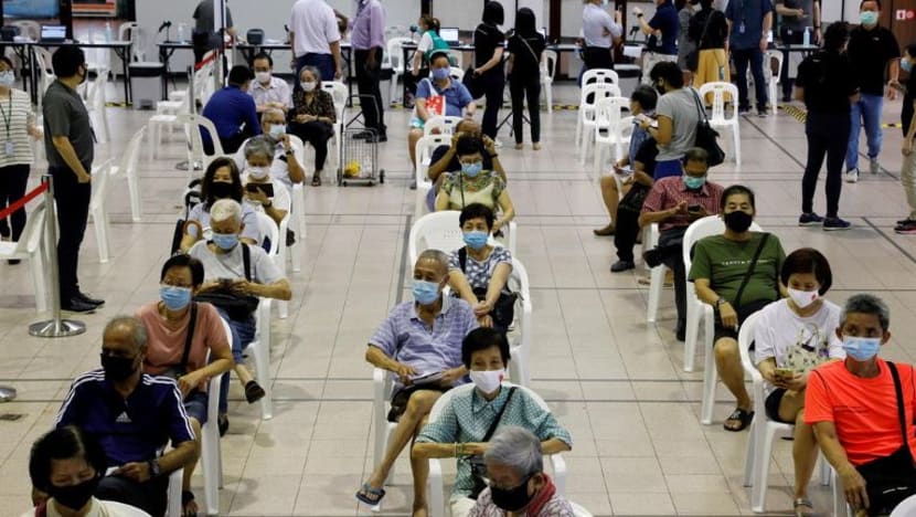 50% penduduk S'pura lengkap divaksin; 200,000 warga tua belum lagi disuntik 50% penduduk S'pura lengkap divaksin; 200,000 warga tua belum lagi disuntik