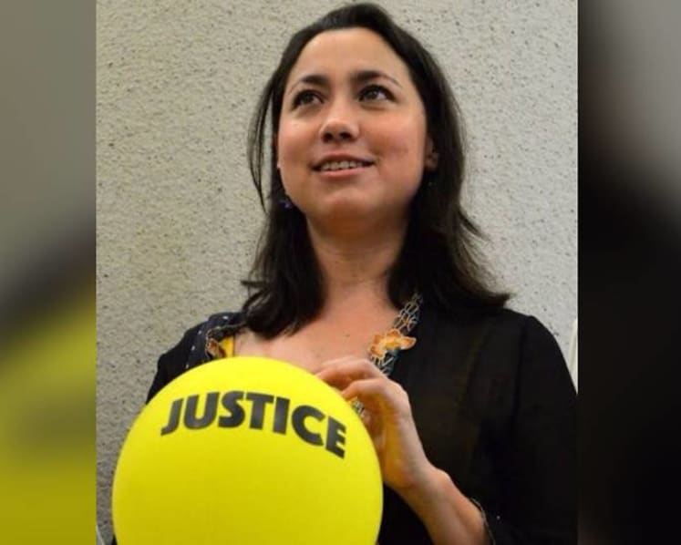 Woman who dropped balloons at event attended by Najib walks free