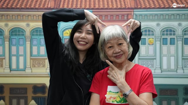 从不喜欢TikTok到想当博主 72岁年长者跨代学拍短视频