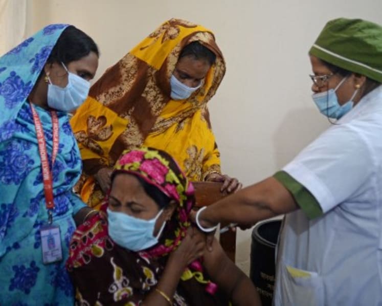 Bangladesh vaccinates hundreds of sex workers at largest brothel