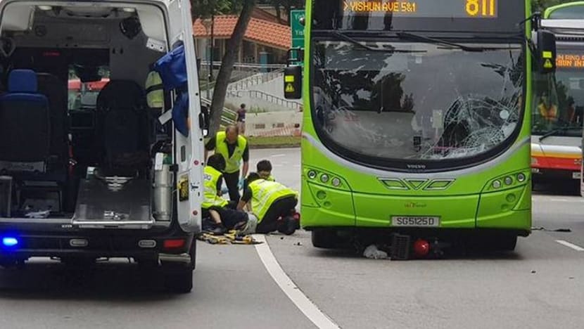 Nahas di Yishun, warga tua dibawa ke hospital Nahas di Yishun, warga tua dibawa ke hospital
