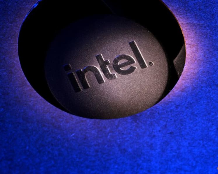 Intel in talks with large investors for equity boost at discount, CNBC reports