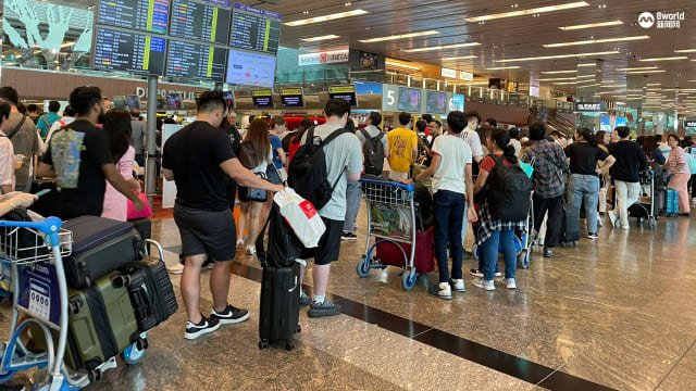 全球大宕机当天 樟宜机场100多趟航班延误