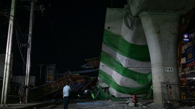 曼谷在建高架高速公路部分结构坍塌 至少二死十多人受伤