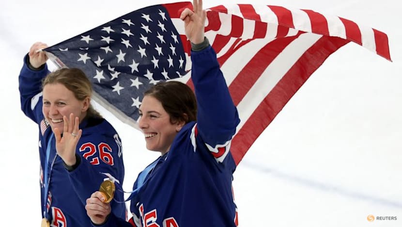 Ice hockey-Captain Knight bows out on a high as US win gold