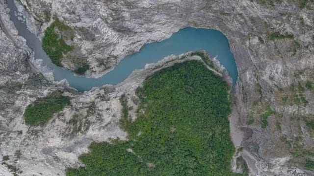 花莲太鲁阁山区再现堰塞湖 近千人紧急撤离