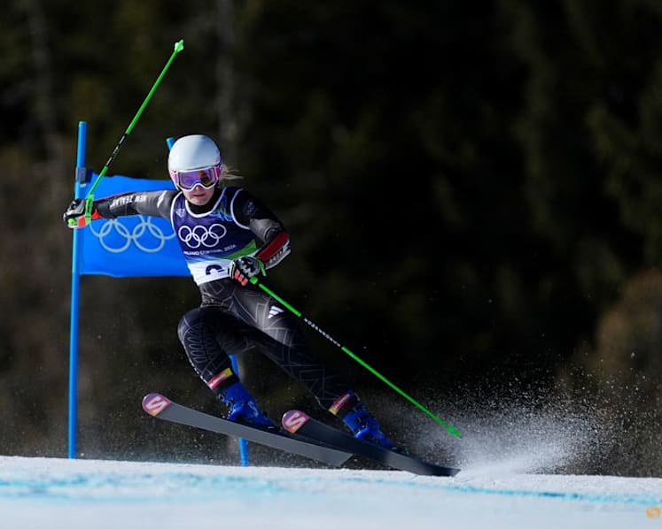 Alpine skiing-Shiffrin steps up, Robinson and Goggia to battle for super-G title