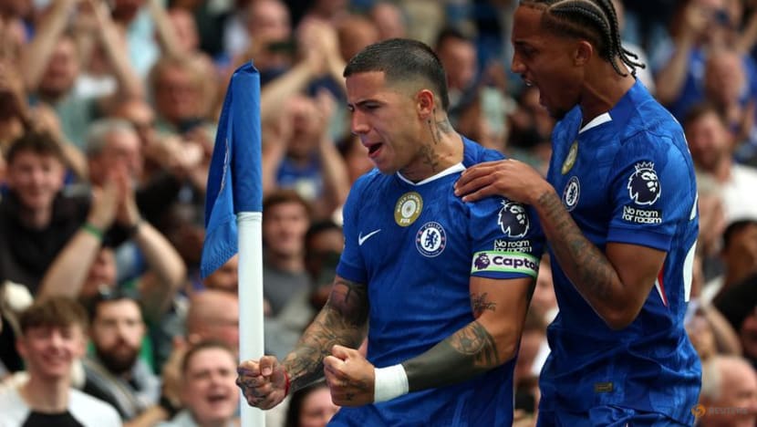 Pedro and Fernandez on target as Chelsea beat Fulham 2-0 Pedro and Fernandez on target as Chelsea beat Fulham 2-0