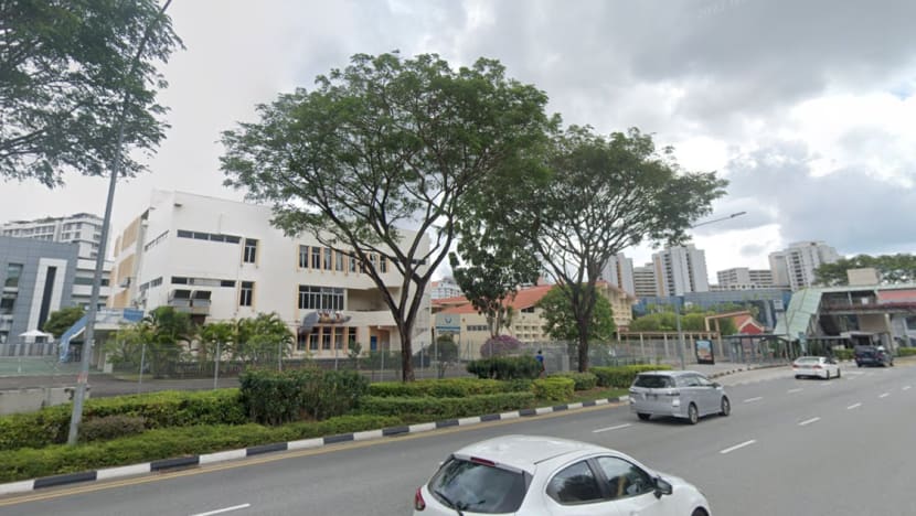 Man arrested for allegedly attempting to rob a 64-year-old woman while armed with shaving blade Man arrested for allegedly attempting to rob a 64-year-old woman while armed with shaving blade