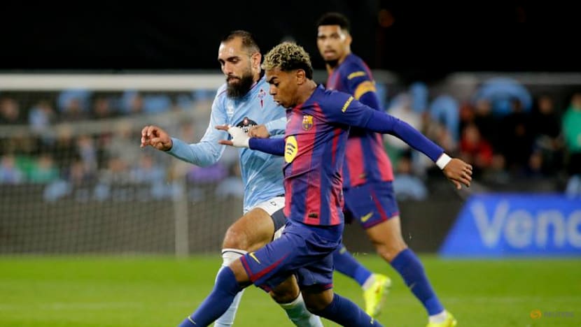 Lewandowski hat-trick steers Barcelona to 4-2 win at Celta Vigo