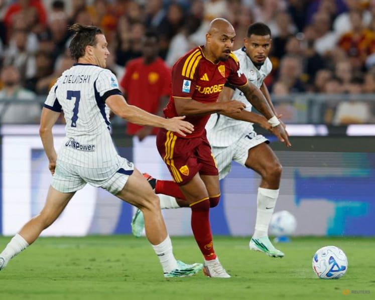Martinez nets double as Inter come back to draw 2-2 with Roma