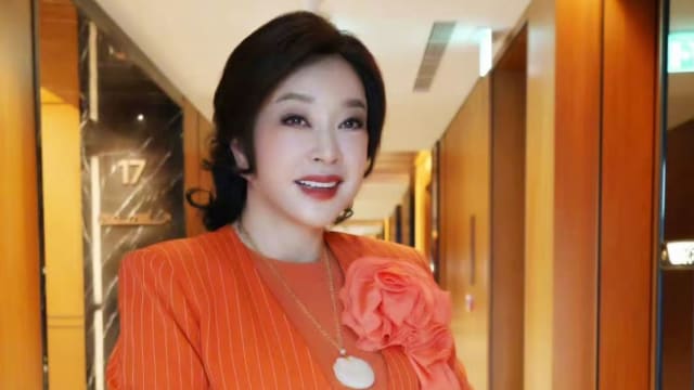 被网友批“为什么不优雅地老去”，刘晓庆霸气回应！