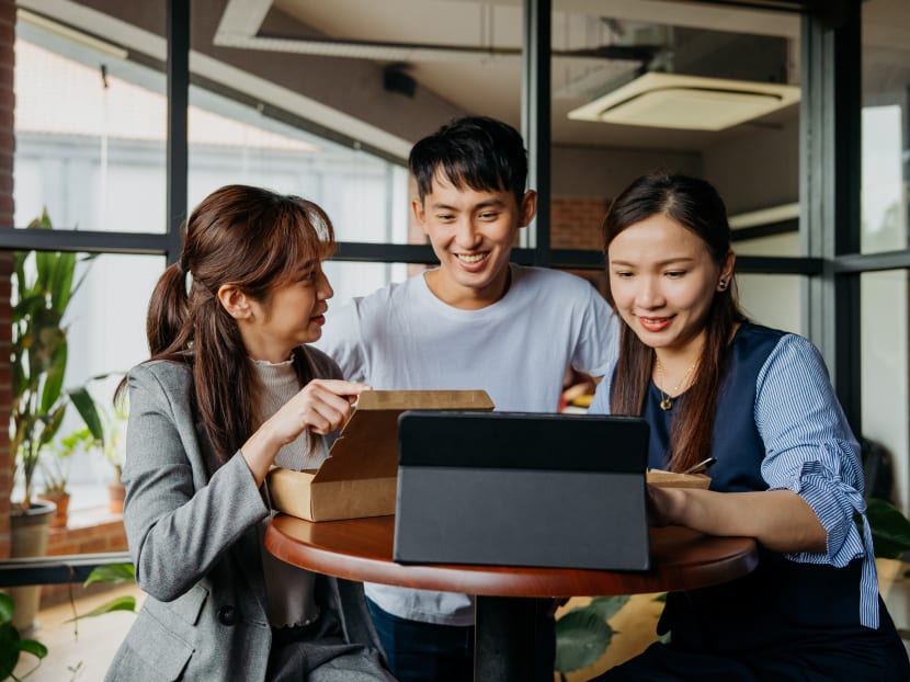 Commentary: Close friendships at work are lifelines that have frayed during the pandemic