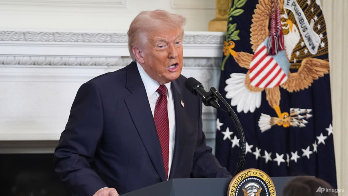 Trump blasts Democrats as government shutdown becomes longest ever Trump blasts Democrats as government shutdown becomes longest ever