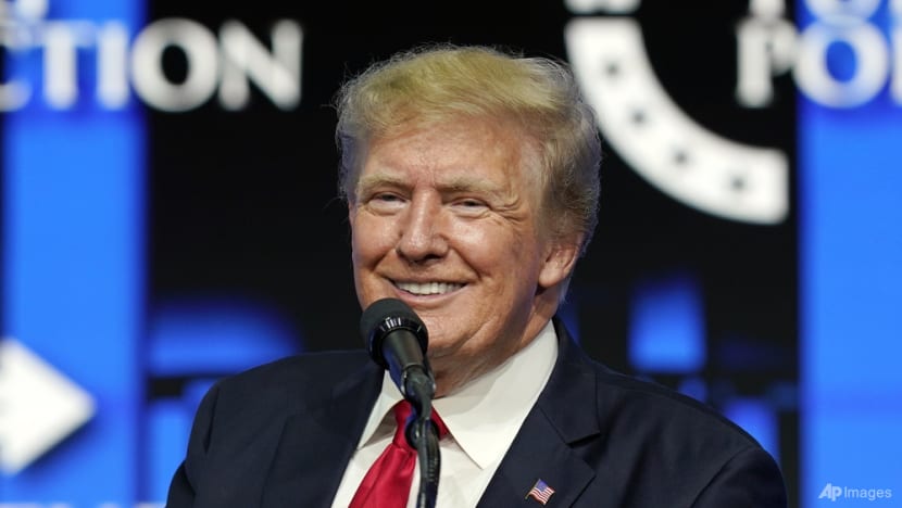 Trump could get big 'bonus' shares in new social media firm 