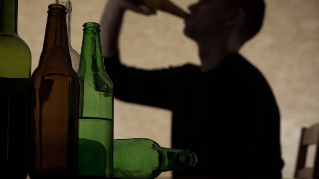 酒后医院走廊对护士露宝 男子称因寂寞而犯错获法官轻判