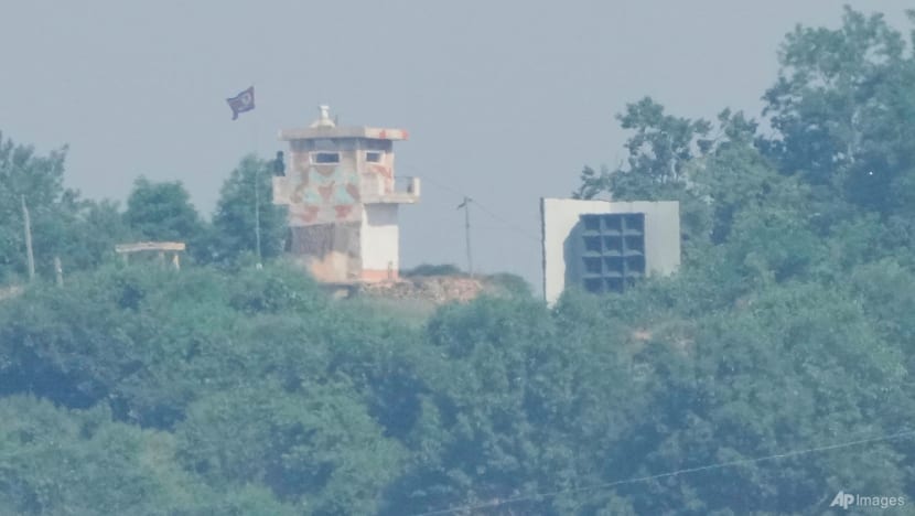 South Korea begins removing loudspeakers on border with North
