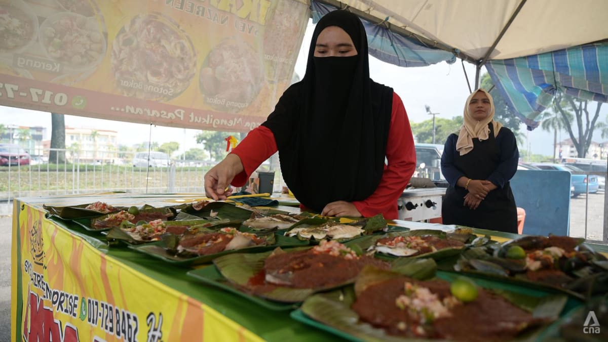 Triple whammy: JB Ramadan bazaar vendors grapple with higher costs, stricter rules and price-conscious customers Triple whammy: JB Ramadan bazaar vendors grapple with higher costs, stricter rules and price-conscious customers