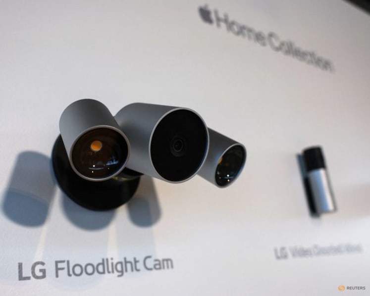 Apple bets on new screen gadget, Siri AI in home device push 