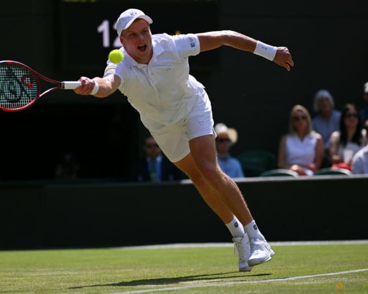 Sinner beats the heat and breezes past Brooksby into Wimbledon fourth round