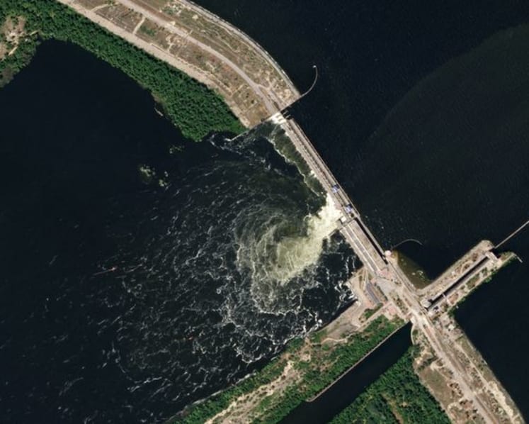 Commentary: Dam breach gives Russia a new weapon in Ukraine war