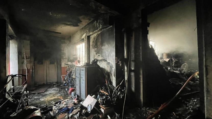 1 maut dalam kebakaran flat Jurong East; 3 penghuni unit sebelah diselamatkan 1 maut dalam kebakaran flat Jurong East; 3 penghuni unit sebelah diselamatkan
