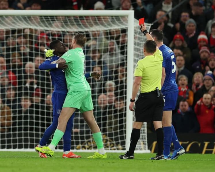 Everton midfielder Gueye's red-card appeal for slap on teammate rejected