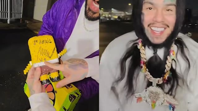 美国说唱歌手获释后 展示狱友马杜罗签名玩具引热议