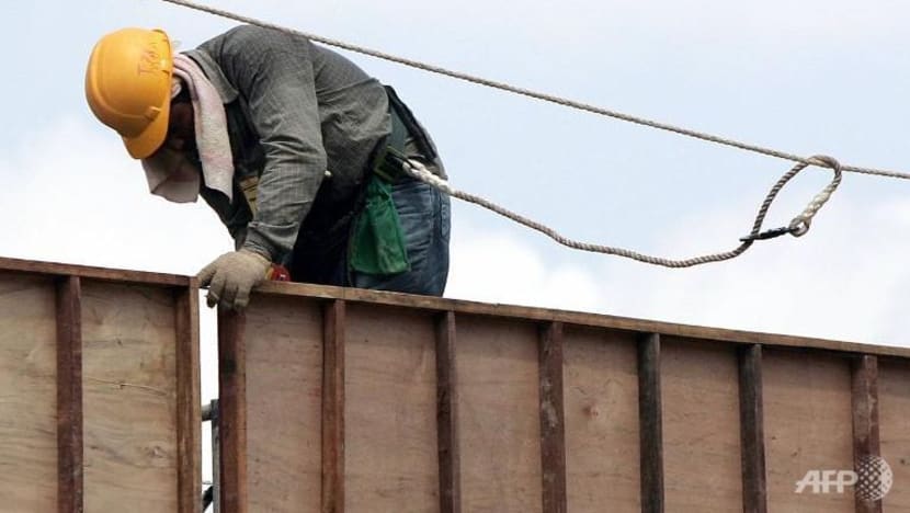 Pekerja binaan yang mati terjatuh di Tampines tidak pakai abah-abah keselamatan