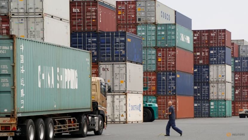 Japan exports rise 2.8% in Dec, beat forecasts Japan exports rise 2.8% in Dec, beat forecasts