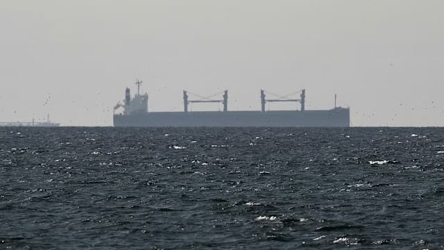 特朗普：美军将猛轰伊朗海岸线 很快让霍尔木兹海峡恢复畅通