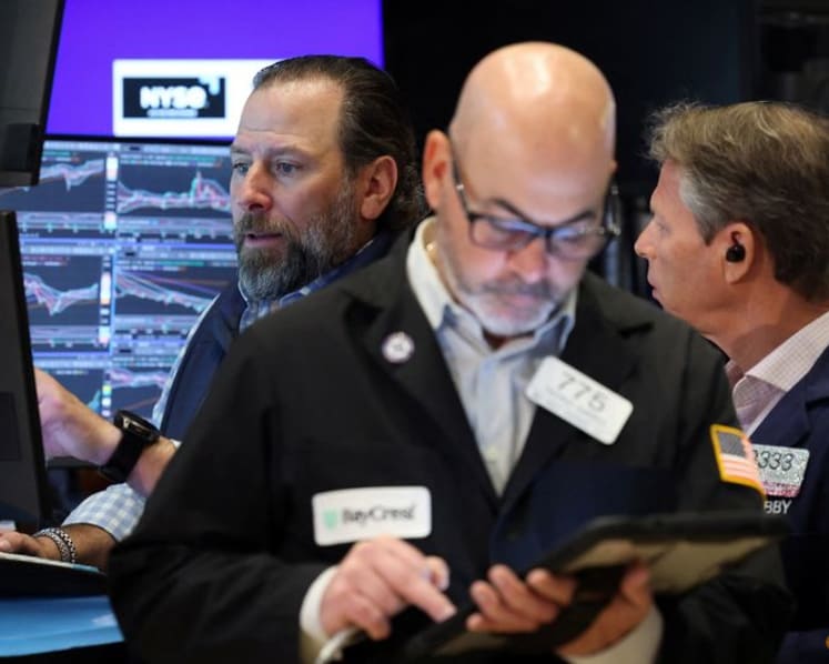 Trading Day: The oil, bonds tango