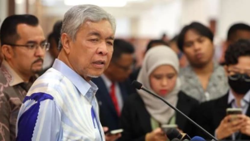 Tiada campur tangan di sebalik keputusan RoS luluskan jawatan Presiden, Timbalan Presiden tidak dipertandingkan, kata Ahmad Zahid Tiada campur tangan di sebalik keputusan RoS luluskan jawatan Presiden, Timbalan Presiden tidak dipertandingkan, kata Ahmad Zahid