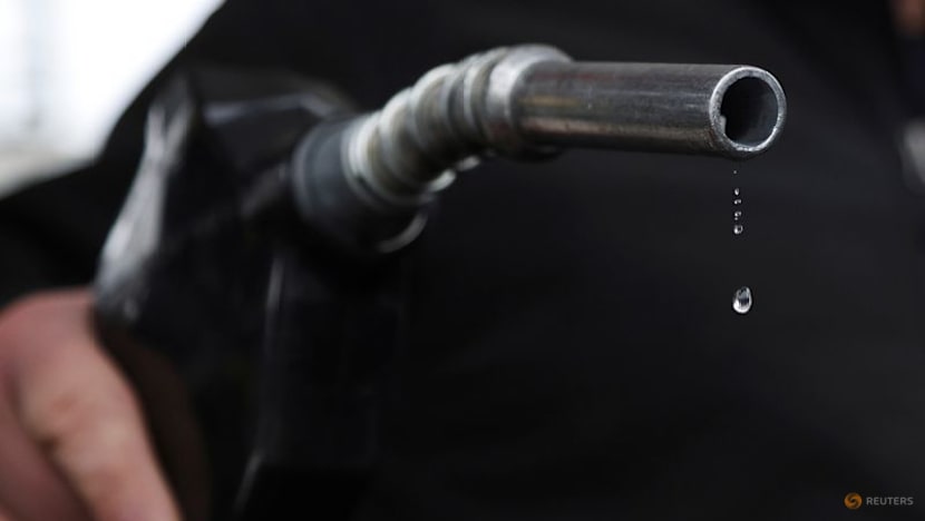 Auto industry group calls for scrapping US gas tax, adopting vehicle fee