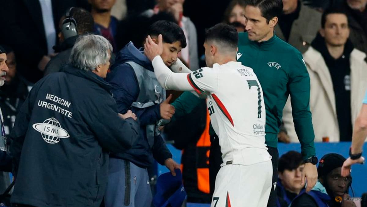 Neto apologises for pushing ball boy during Chelsea's 5-2 loss