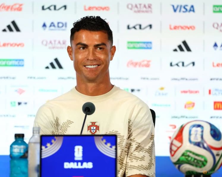 Relaxed Ronaldo keeps focus on Spain rather than his future