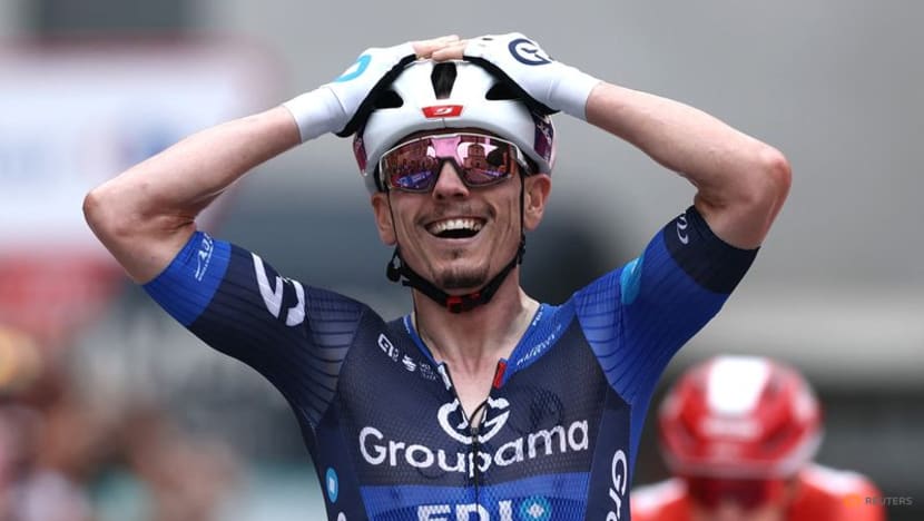 Gaudu wins Vuelta stage three as Vingegaard retains red jersey