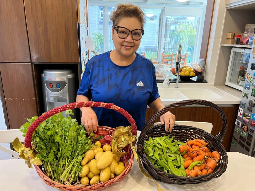 HK Singer-Host Maria Codero, Who Only Had A Primary School Education, Now Has A PhD